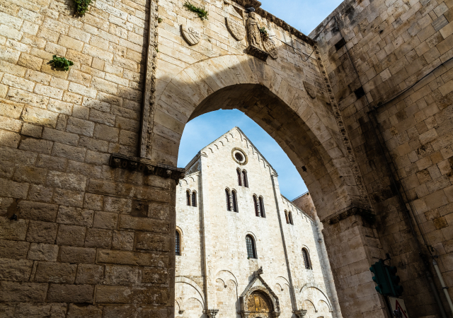 Facciata della Basilica minore di San Nicola, Bari